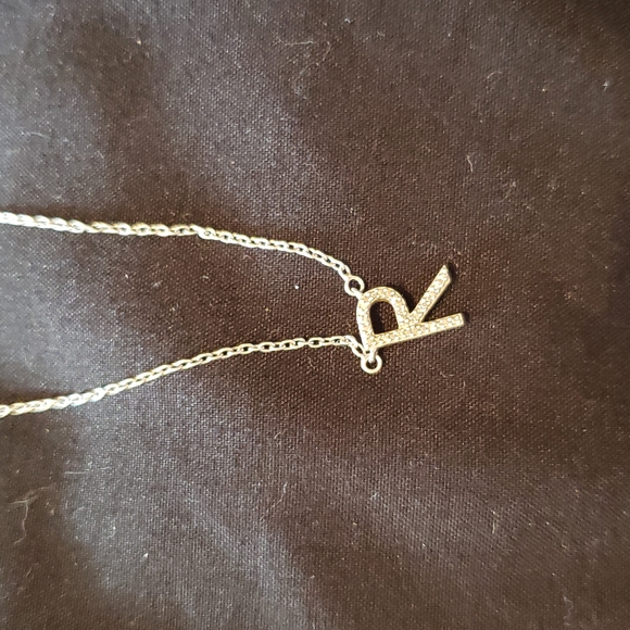 Sterling silver and diamond 💎 initial necklace - Picture 1 of 3